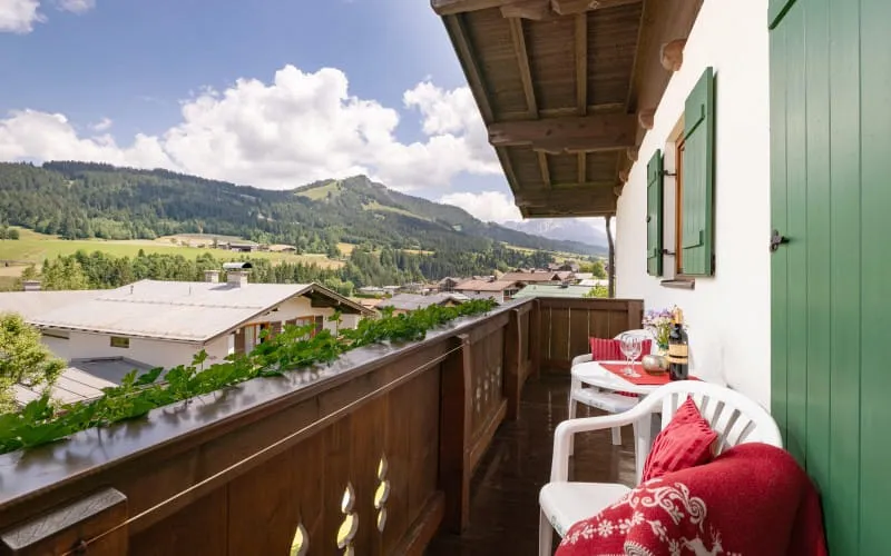 ferienwohnungen_haus_schwaiger_lindauweg_28_fieberbrunn_appartement_3_balkon_aussicht.jpg