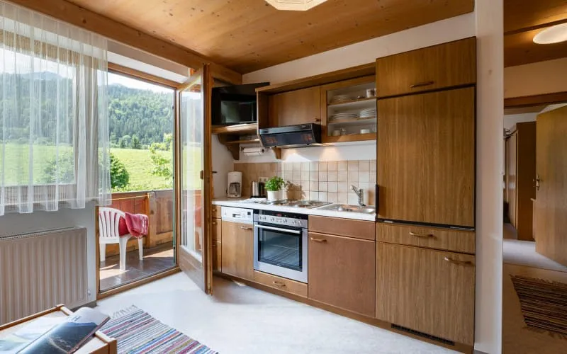 ferienwohnungen_haus_schwaiger_lindauweg_28_fieberbrunn_appartement_1_wohnkueche_1.jpg