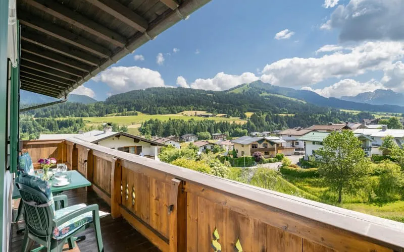 ferienwohnungen_haus_schwaiger_lindauweg_28_fieberbrunn_appartement_2_balkon_aussicht.jpg