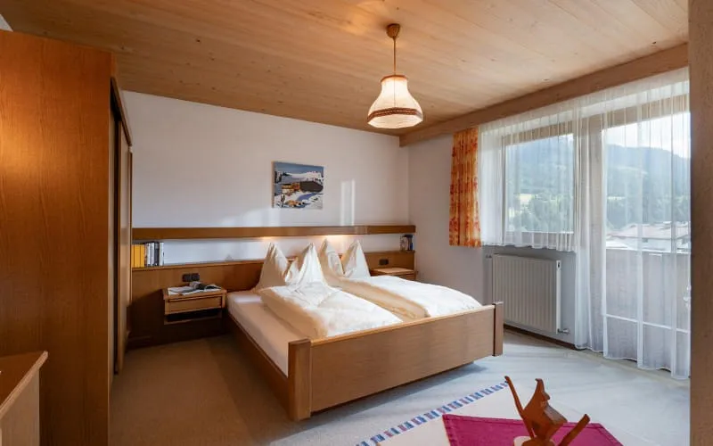 ferienwohnungen_haus_schwaiger_lindauweg_28_fieberbrunn_appartement_2_schlafzimmer.jpg